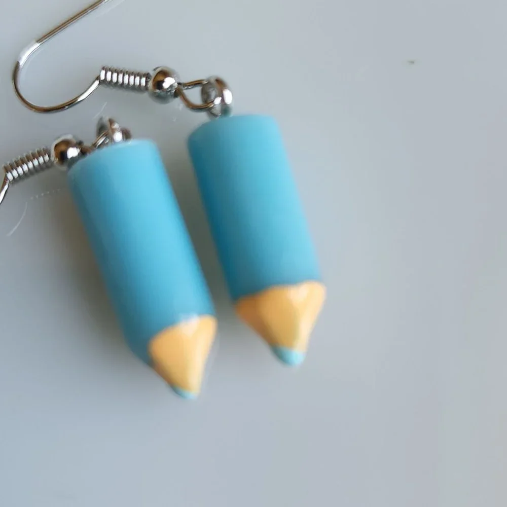 Set of 2 blue & green colored‎ pencil novelty earrings